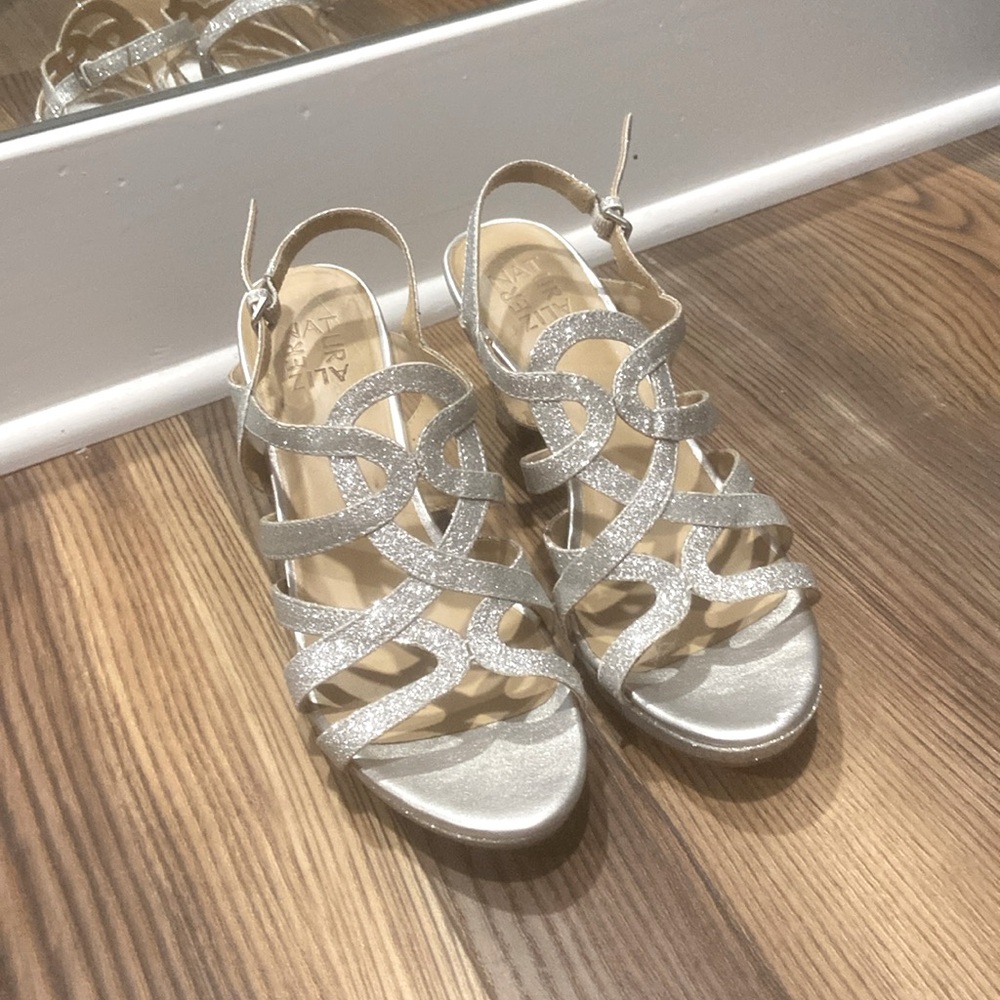 Naturalizer Cameron Silver Strappy Heels | Pumps | Shoes

Extremely comfortable!